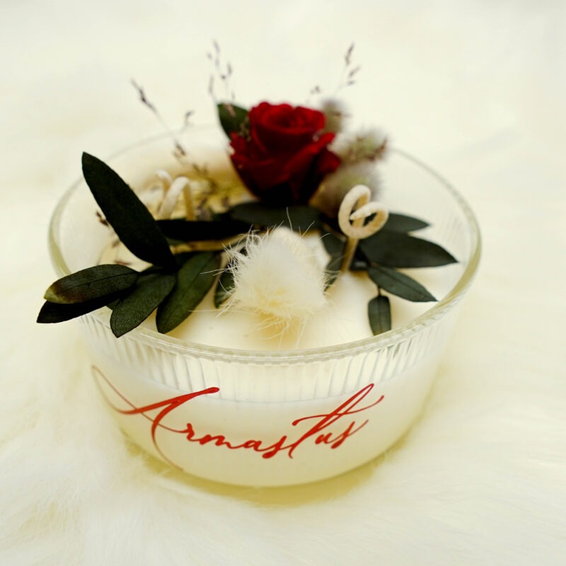 Boho stiilis käsitööküünal uinuvate rooside ja kõrrelistega