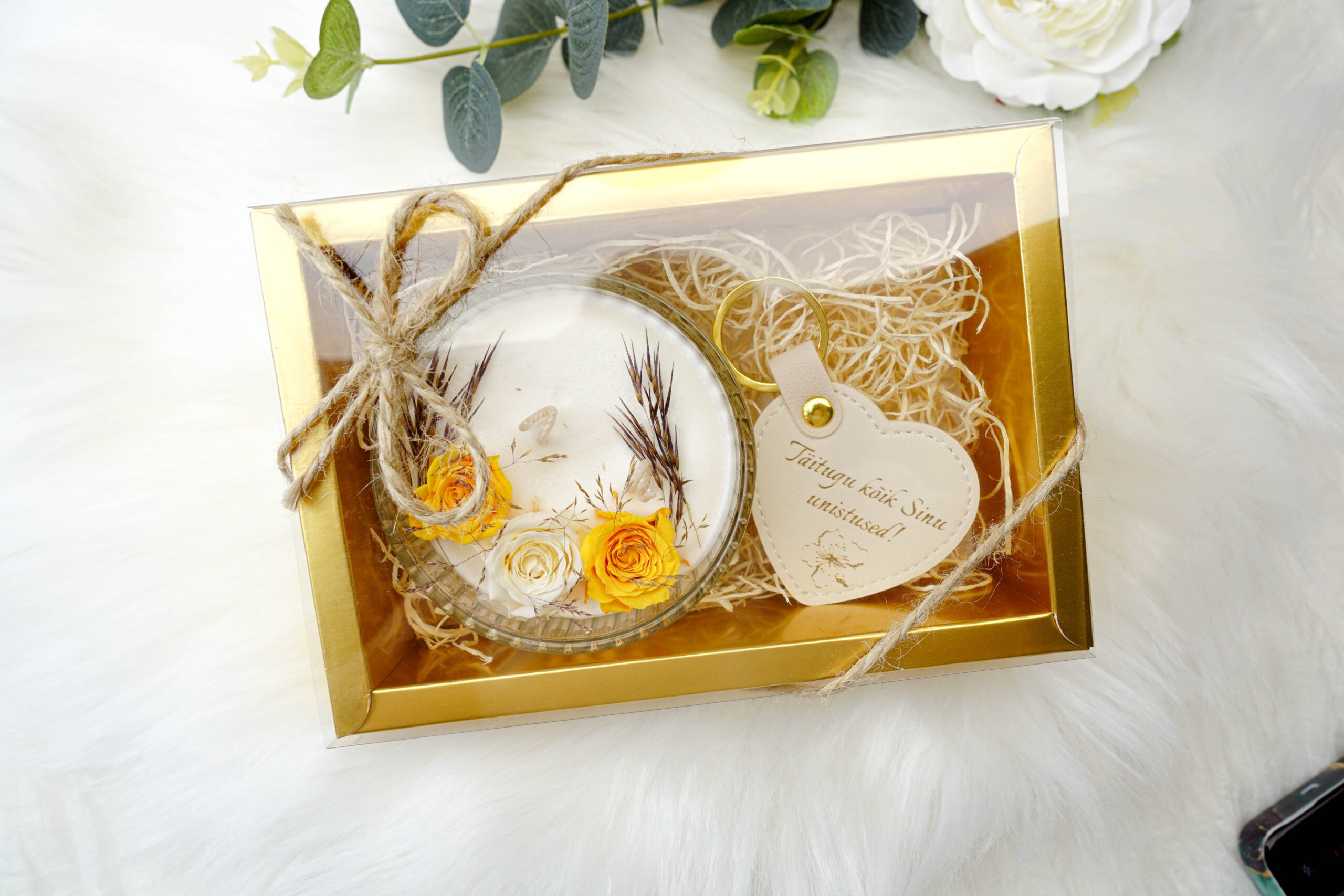 Personaliseeritav kinkekomplekt - Uinuvate roosidega küünal ja võtmehoidja - Image 4