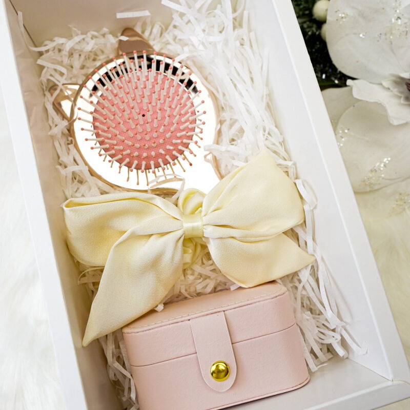 Personaliseeritav kinkekomplekt - Juuksehari, juuksekumm ja ehtekarp